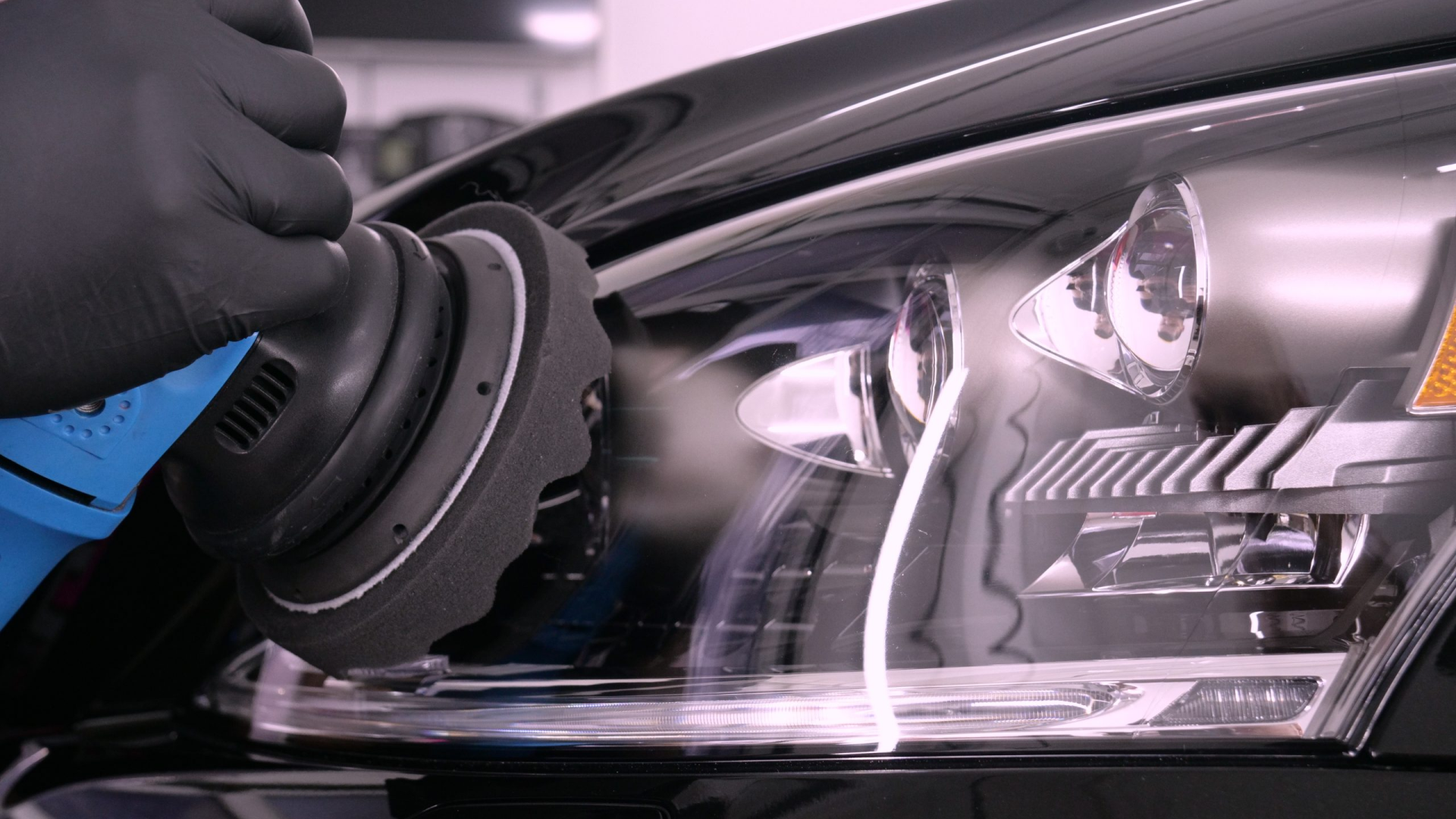 V Cars Detailing Auto Laval Slide 3